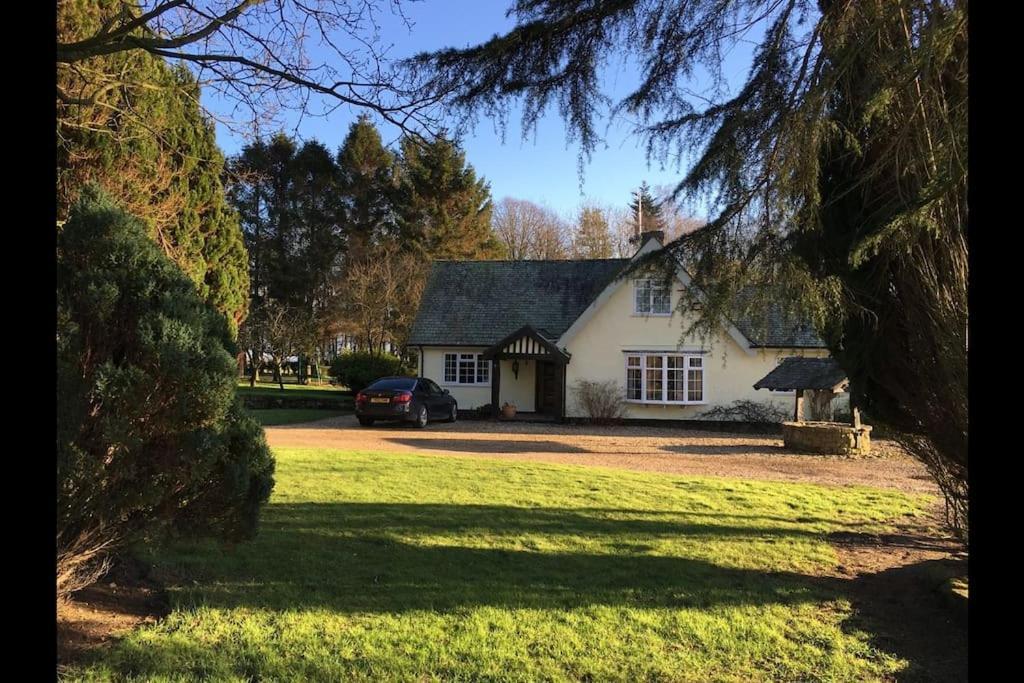 Brownhills Villa Eaton  Exterior photo